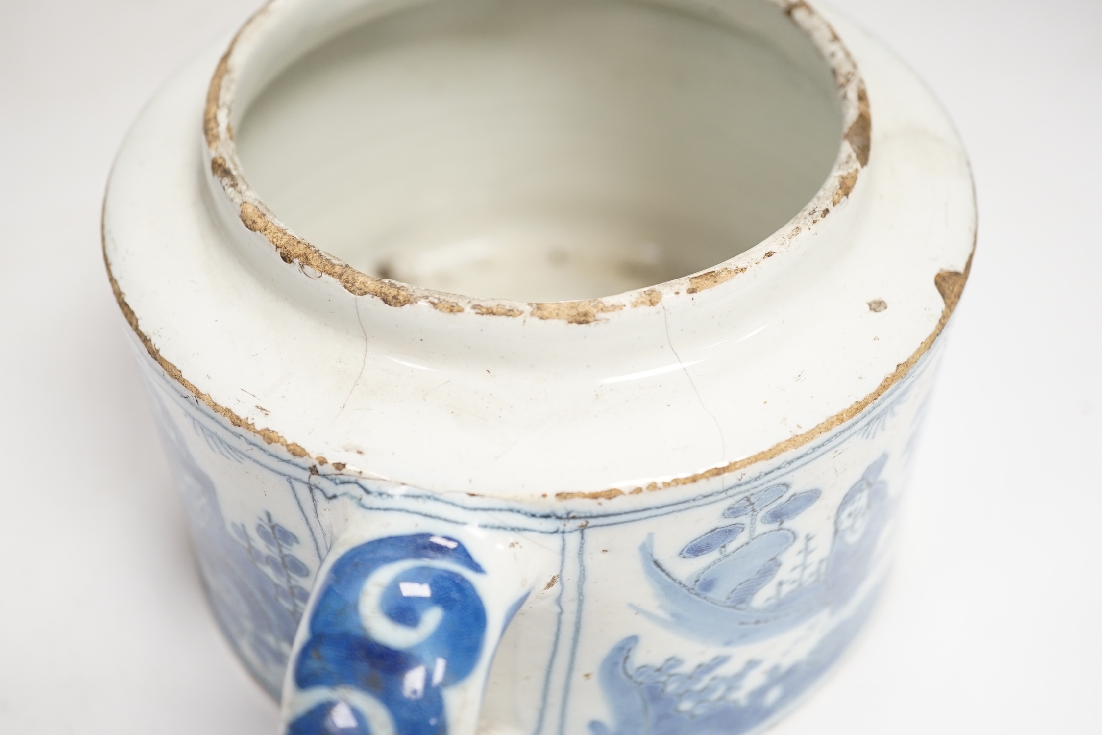 A late 17th century Delft butter or posset pot, a.f, 10cm tall